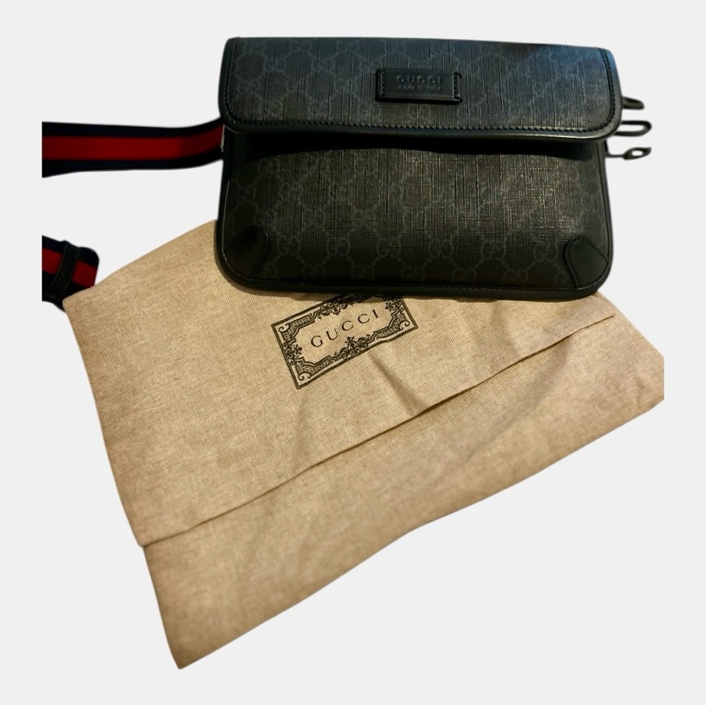 Gucci Black Belt Bag Sleek and Versatile